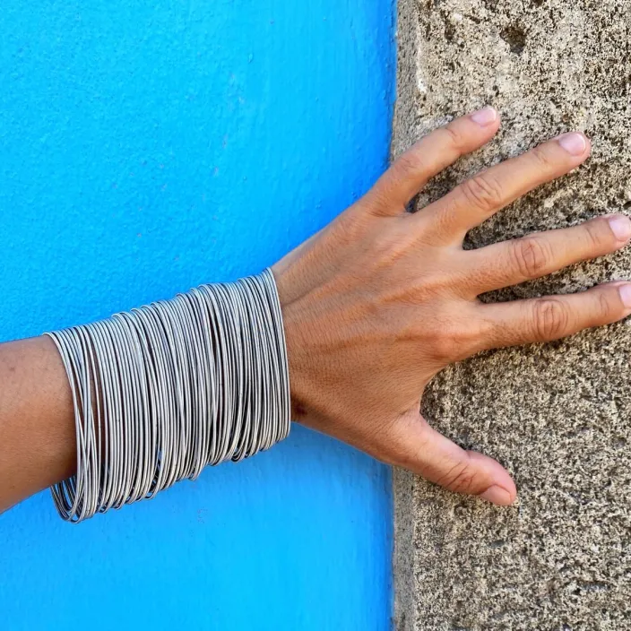 »Armband 97« aus Edelstahlfedern