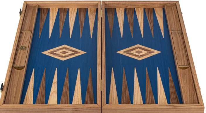 Backgammon aus Eichen- und Walnussholz mit blauen Intarsien