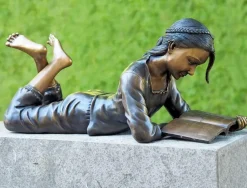 Gartenskulptur »Lesendes Mädchen«