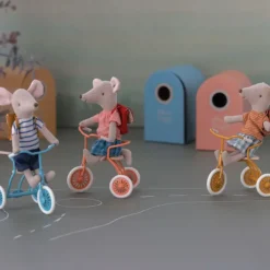 »Große Schwester mit Tasche« Maus