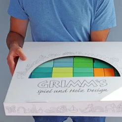 Große Stufenpyramide aus Holz