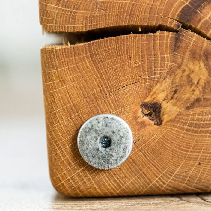 Hoher Eichen-Beistelltisch