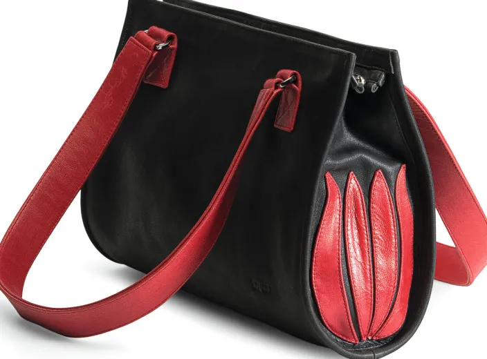 Linde Van der Poel: Handtasche »Black and Red Tulip«