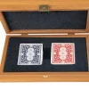 Spielkarten in walnussfarbener Holzkassette