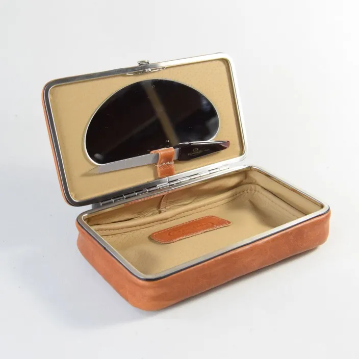 Utensilienbox aus Leder