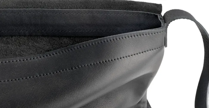 »ZEIT Messengerbag« aus Leder