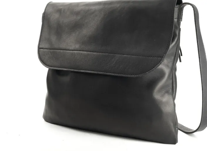 »ZEIT Messengerbag« aus Leder