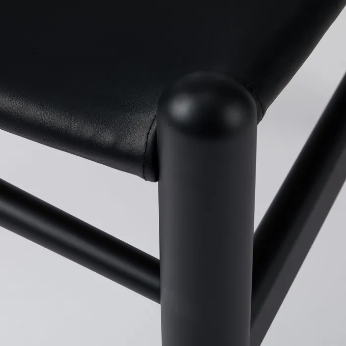 ZEIT Sonderedition »CH24«, Wishbone Chair aus Buche und Leder