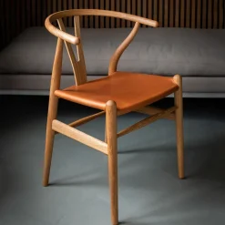 ZEIT Sonderedition »CH24«, Wishbone Chair aus Eiche und Leder